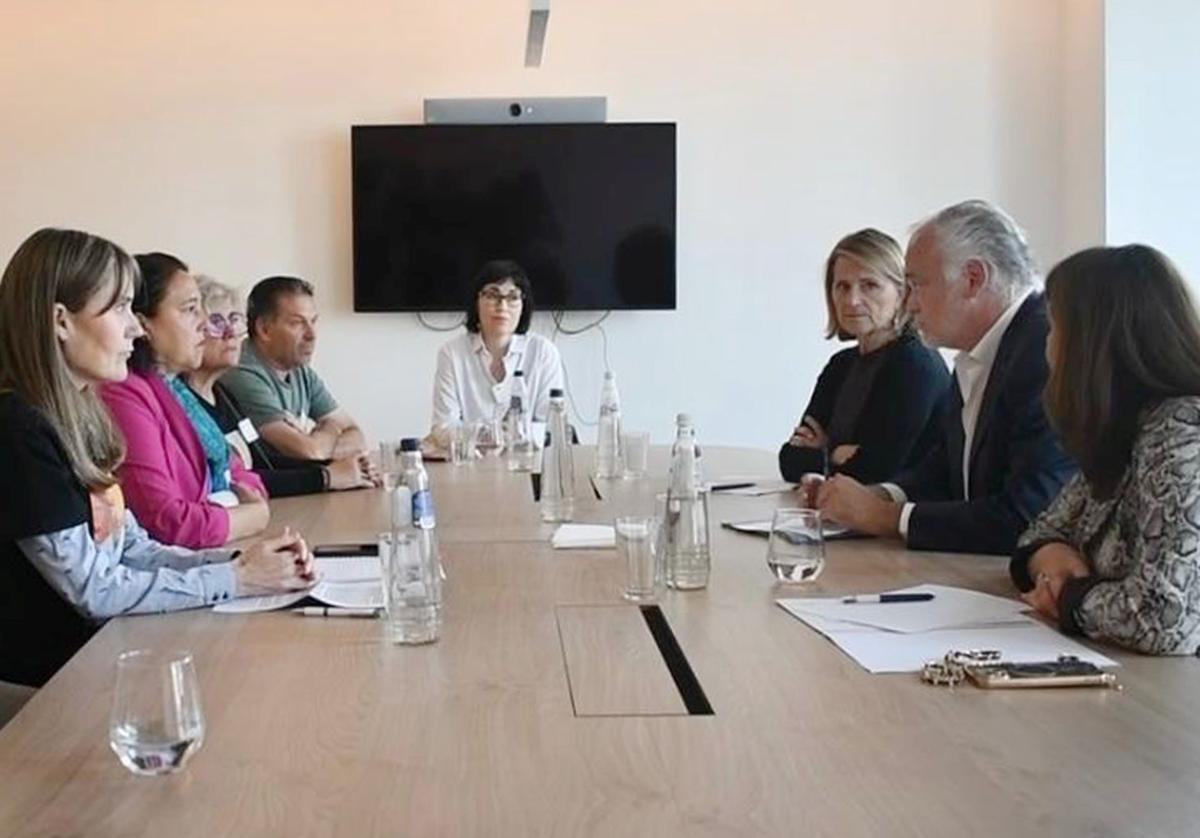 González Pons, reunido con las víctimas de la dana.