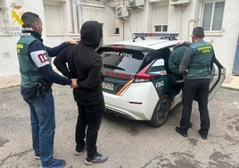 Dos delincuentes detenidos por la Guardia Civil.