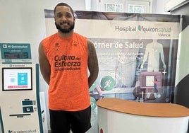 Joel Soriano durante el reconocimiento médico.
