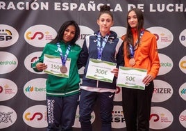 El podio de la Copa de la Reina de Lucha Femenina.