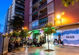 Terrazas en la plaza del Cedro.