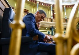 Pedro Sánchez y María Jesús Montero, en el Congreso de los Diputados.
