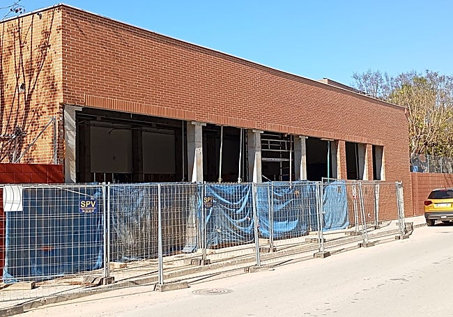 Obras a medio ejecutar en el IES 25 d'Abril de Alfafar.