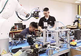 La factoría Ford a escala con los proyectos finales del alumnado de Mecatrónica Industrial en FDI