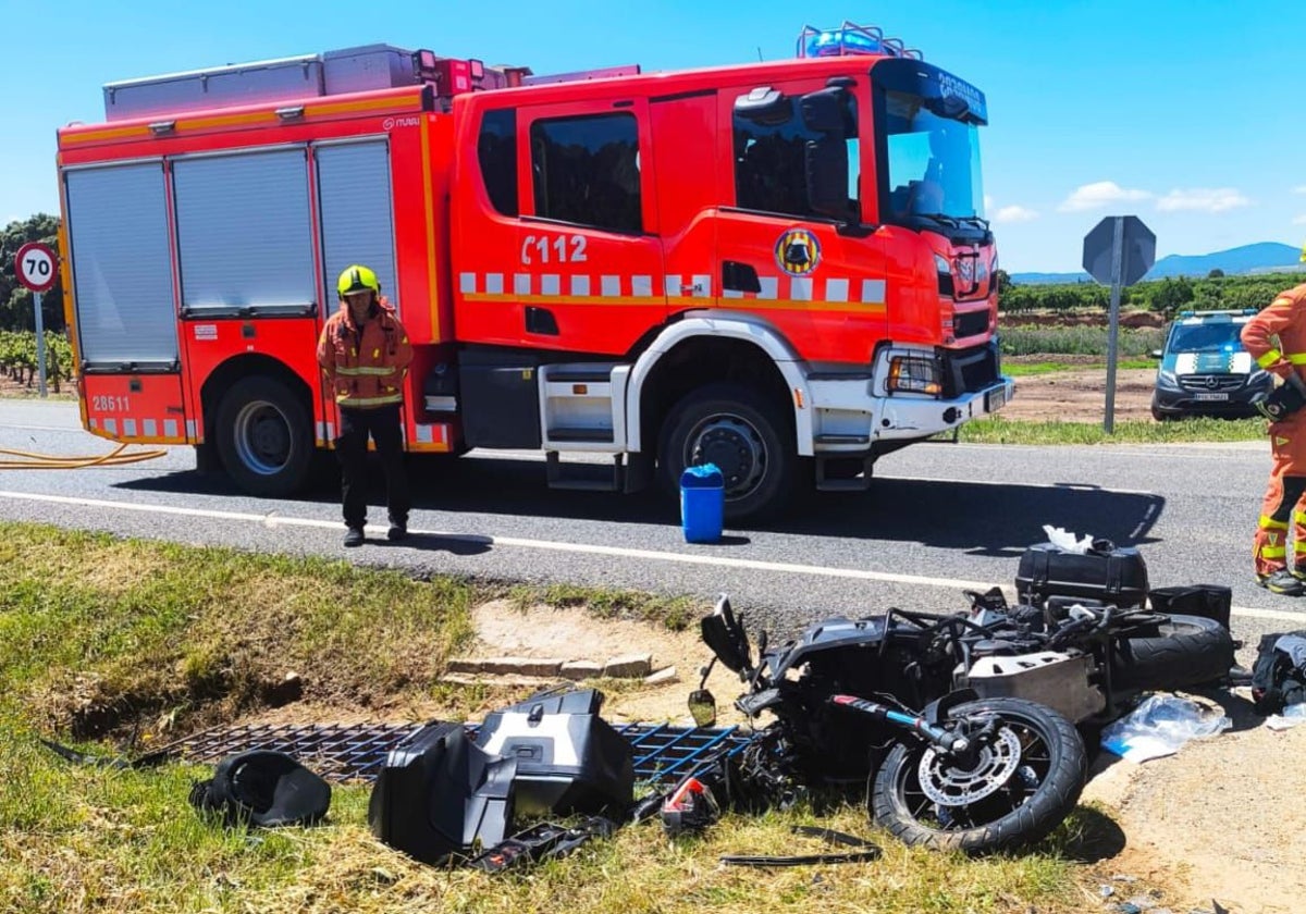 Un hombre sufre varias fracturas al chocar en moto contra un camión en Utiel