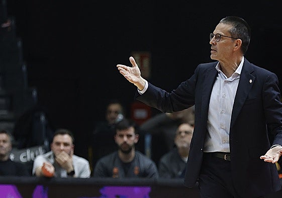 Pedro Martínez, durante un partido en la Fonteta.