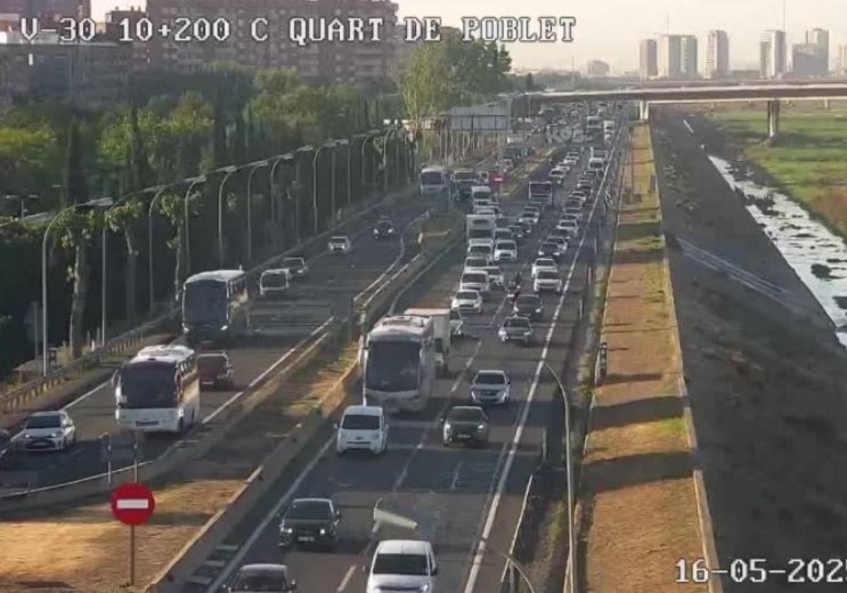 Atascos kilométricos en la Pista de Silla este viernes: consulta el estado del tráfico