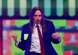 Tommy Cash interpreta 'Espresso Macchiato'.