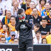 Jaume Doménech, durante un partido en Mestalla.
