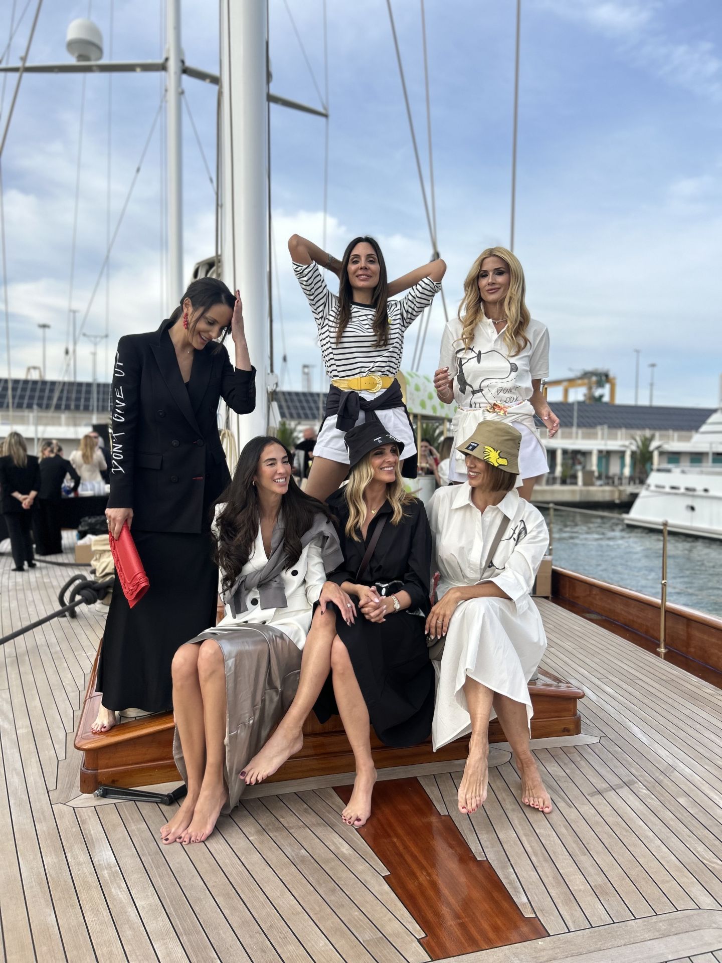 Zazu Amoedo, Elena Pérez Jorge, Lucía Aparicio, Vicen Fernández, Arantxa Espinosa y Neus Mira.