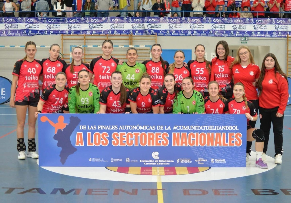 El juvenil que se ha proclamado campeón de España forma antes de un partido.
