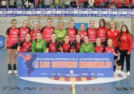 El juvenil que se ha proclamado campeón de España forma antes de un partido.