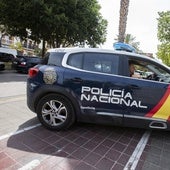 Un vehículo de la Policía Nacional en Valencia, en una imagen de archivo.
