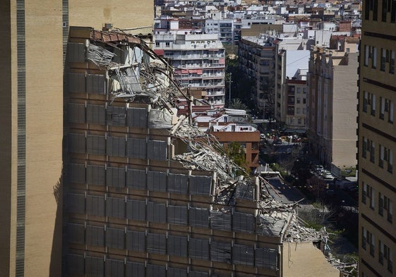 Proceso de derribo de los edificios de la antigua Fe de Valencia.