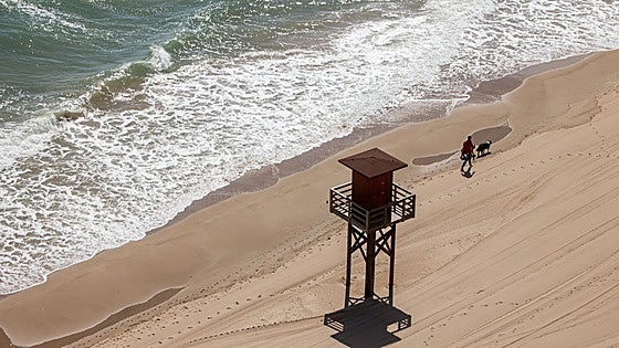 Las playas Peixets de Alboraya y Mareny de Barraquetes no aprueban los análisis de calidad del agua para el baño