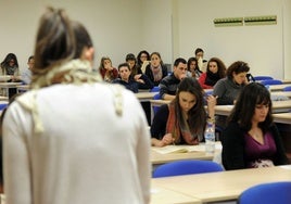 Aspirantes al MIR durante el examen para obtener plaza.