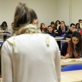 Aspirantes al MIR durante el examen para obtener plaza.