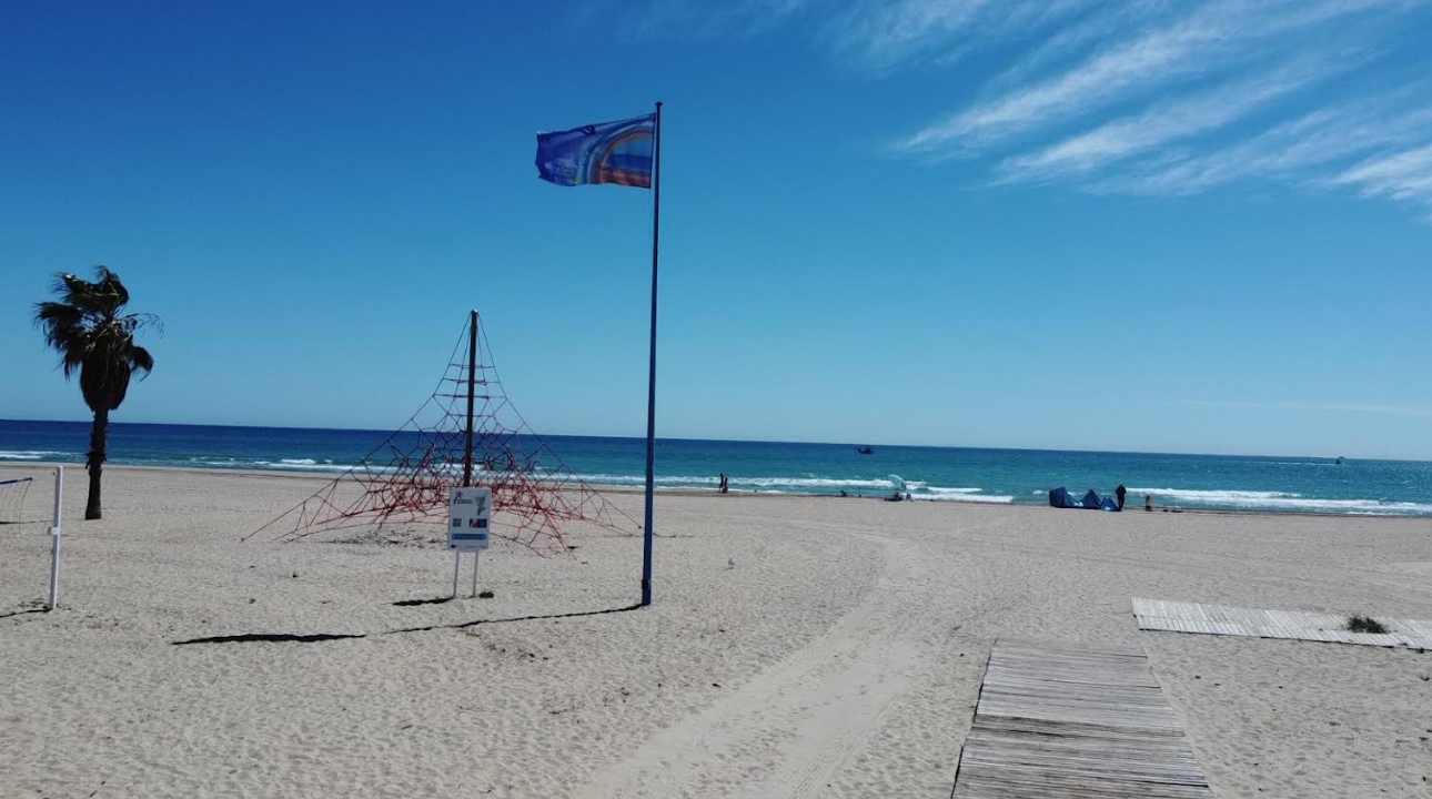Burriana refuerza el mantenimiento de sus playas con dos nuevas contrataciones a través del Plan de Empleo 2025