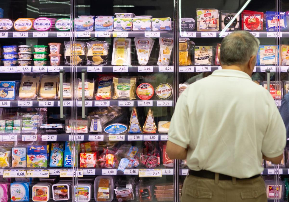 Productos envasados en un supermercado, imagen de archivo.