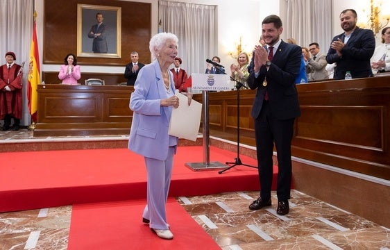 Mariles Azcón en el acto que fue nombrada Hija Predilecta de Gandia.