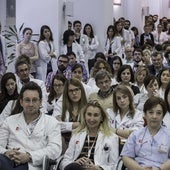 Los MIR, en un acto en un hospital.