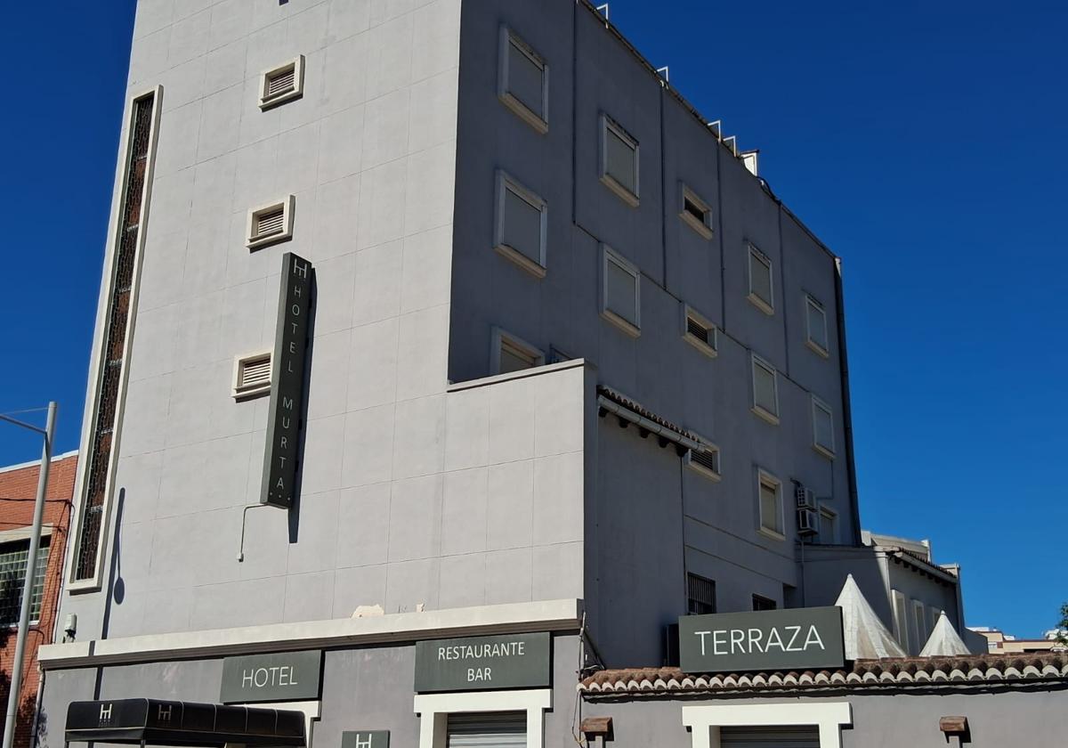 El pp de xàtiva denuncia que no se permite el acceso al hotel murta para comprobar si está okupado | las provincias