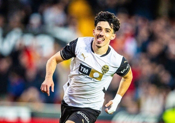 Diego López celebra un gol en Mestalla.