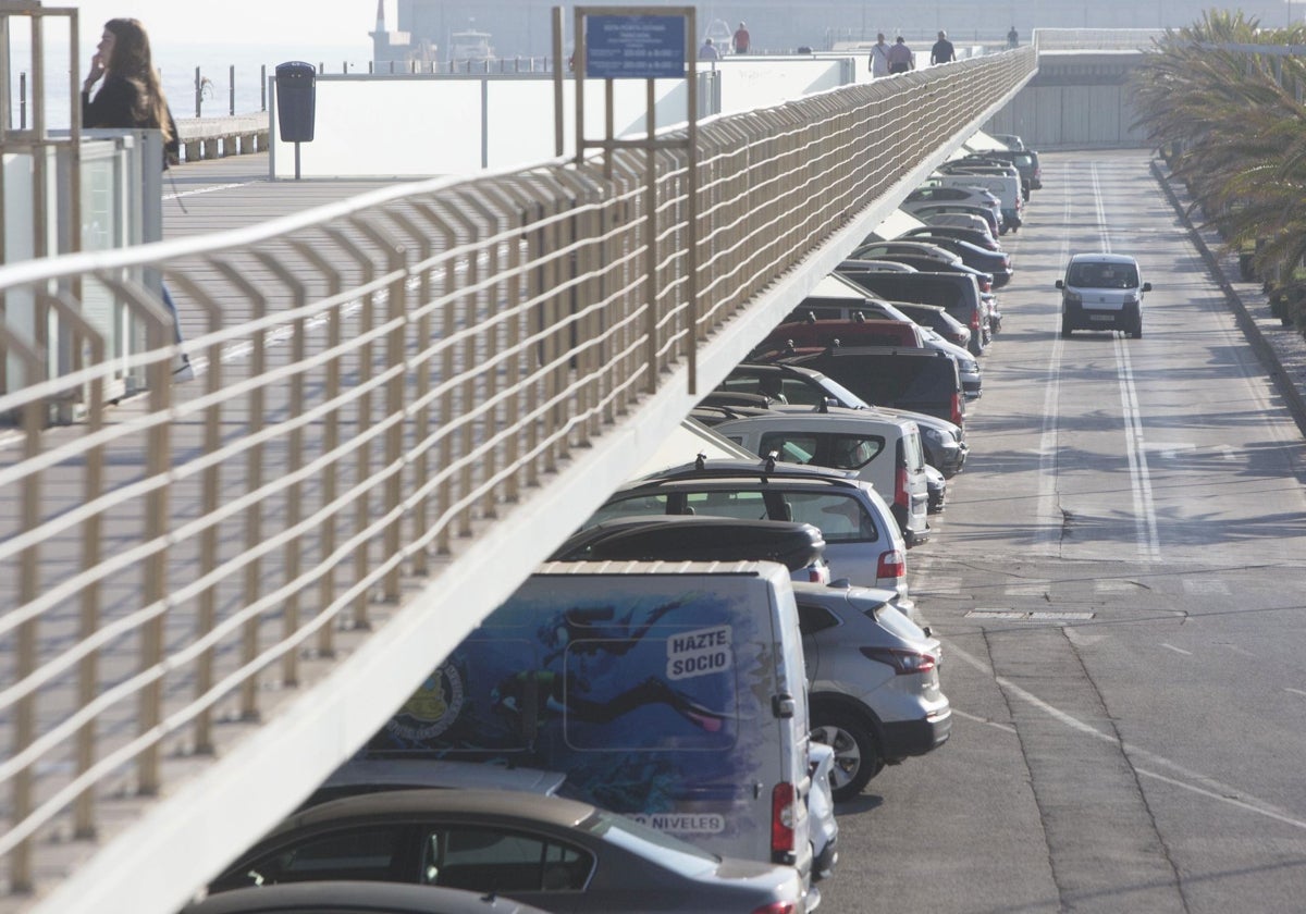 Usuarios de la marina denuncian que la nueva concesionaria del parking dispara las tarifas | las provincias