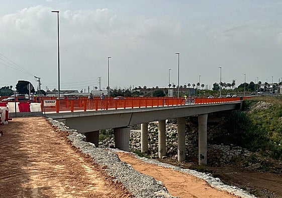 Puente en Torrent sobre el barranco del Poyo abierto al tráfico este lunes.