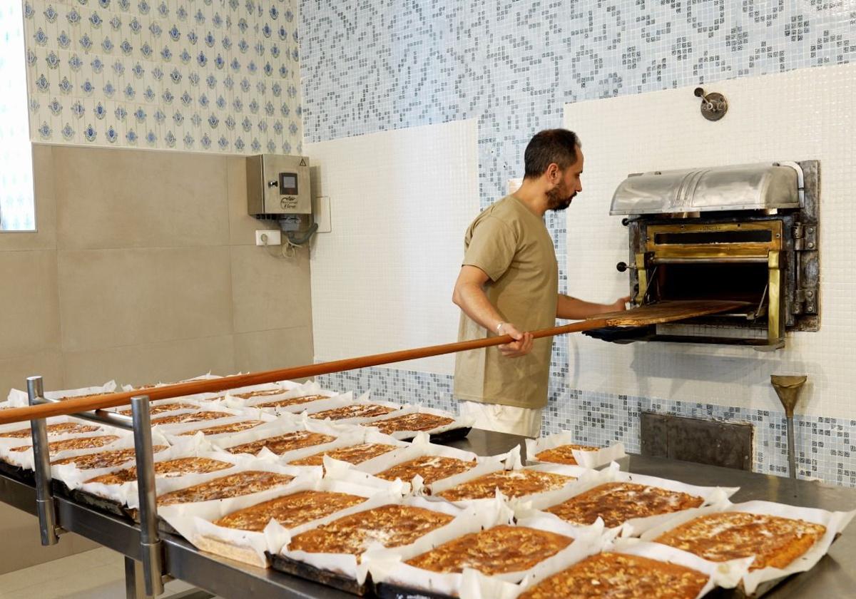 Seis hornos artesanos reabren tras la dana gracias al proyecto 'renacer panadero' | las provincias