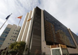 La fachada del edificio principal de la Ciudad de la Justicia.