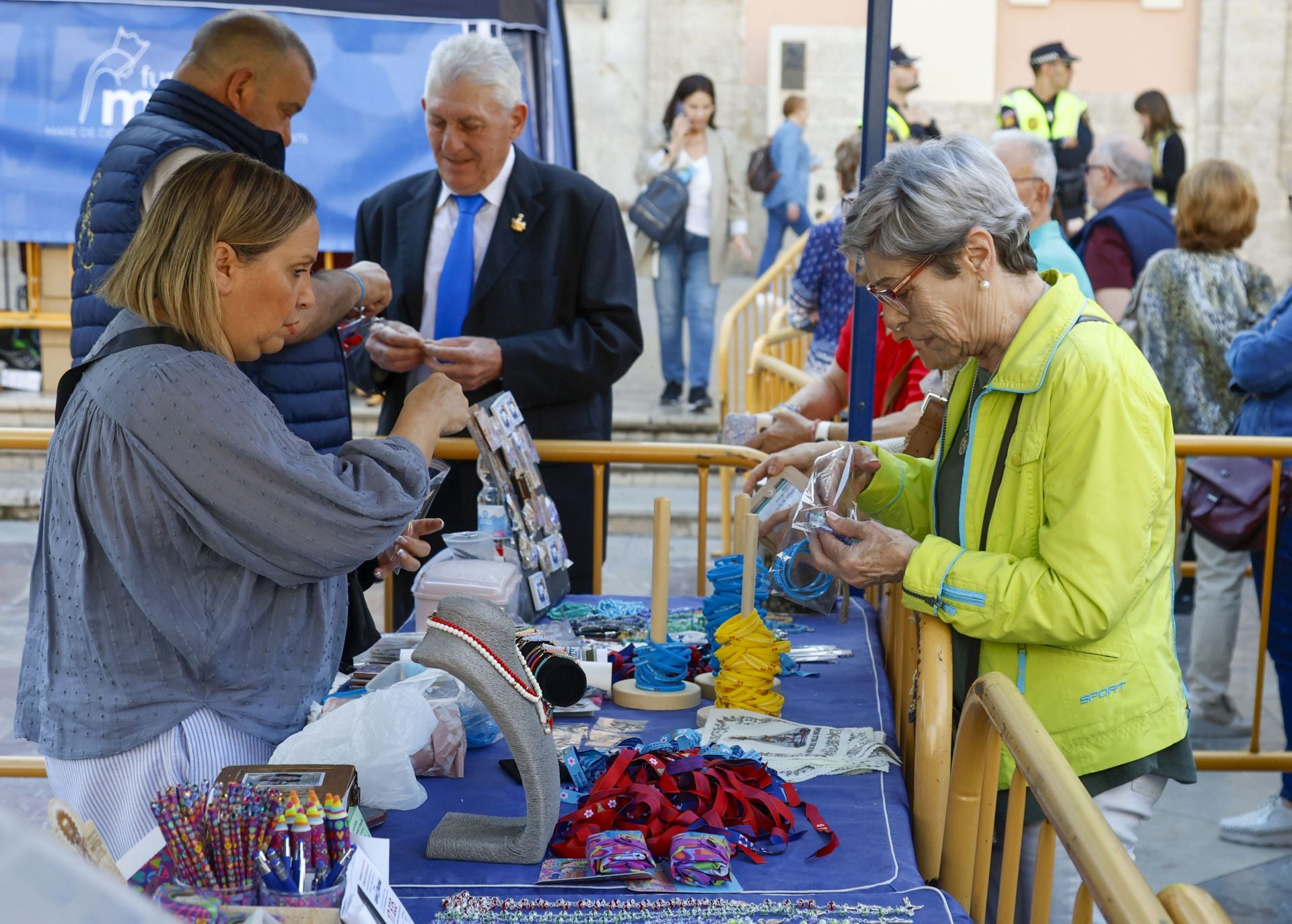 Besamanos a la Virgen de los Desamparados en Valencia