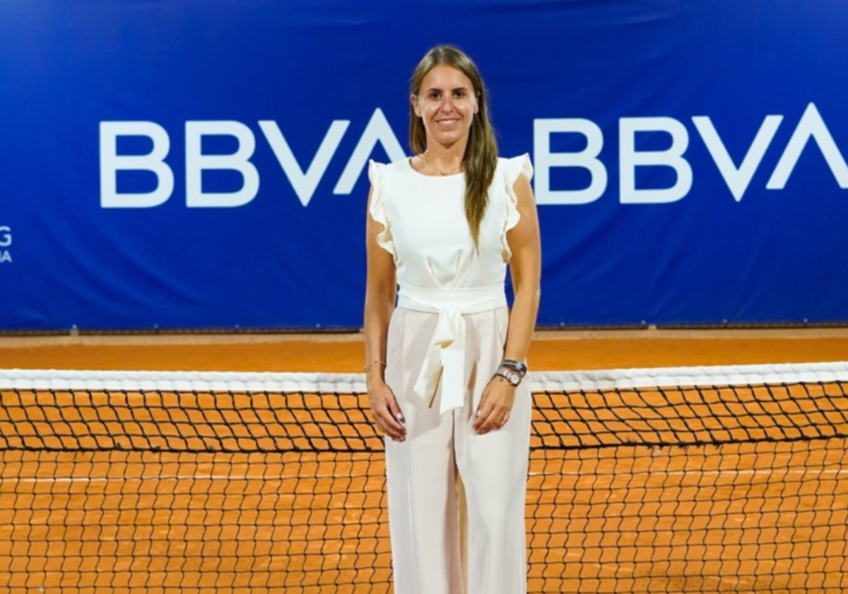 Anabel Medina, posando en una de las pistas del torneo.