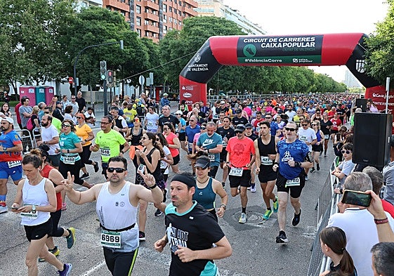 Salida de una de las pruebas del Circuit de Carreres Populars Caixa Popular Ciutat de Valencia.