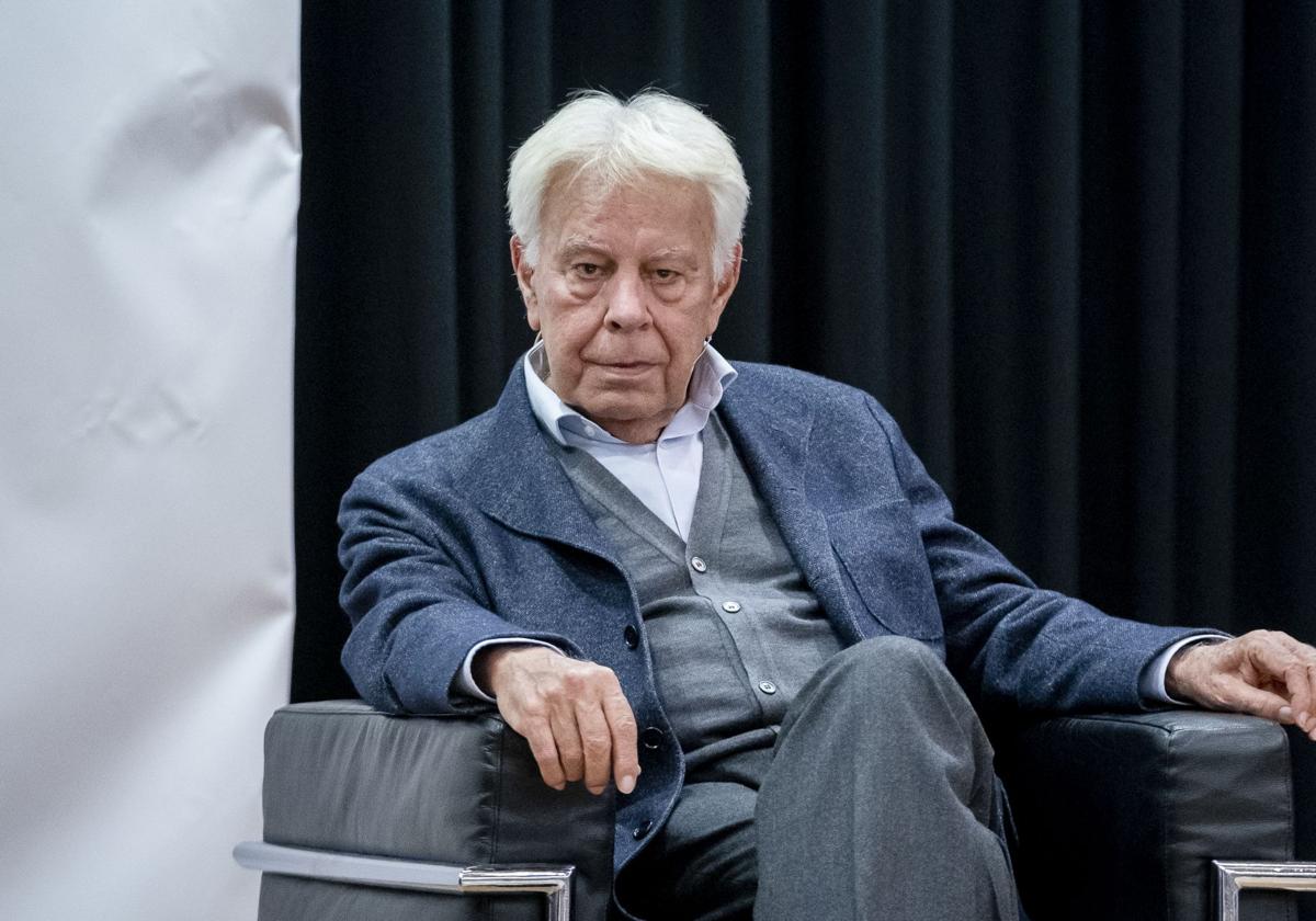 Felipe González: dos matrimonios, su vida en un lujoso barrio de Madrid y su hobby más desconocido