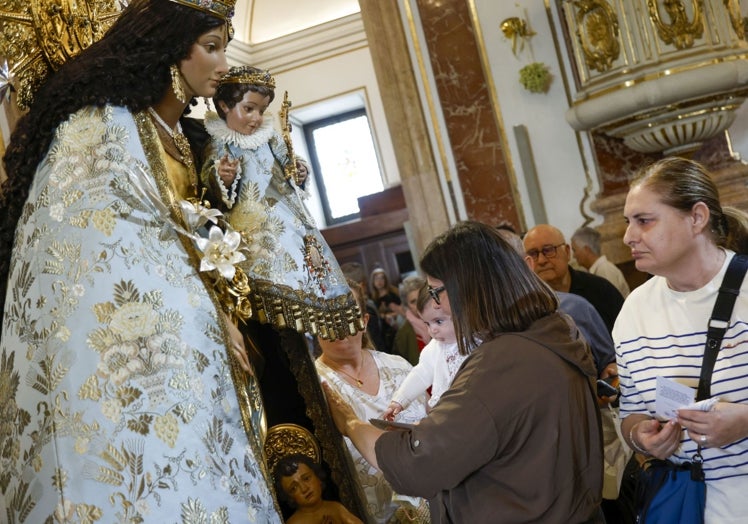 María Argent, de Canals, con su hija Mia.