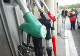 Por qué deberías llevar siempre el depósito del coche medio lleno, según un experto en combustible