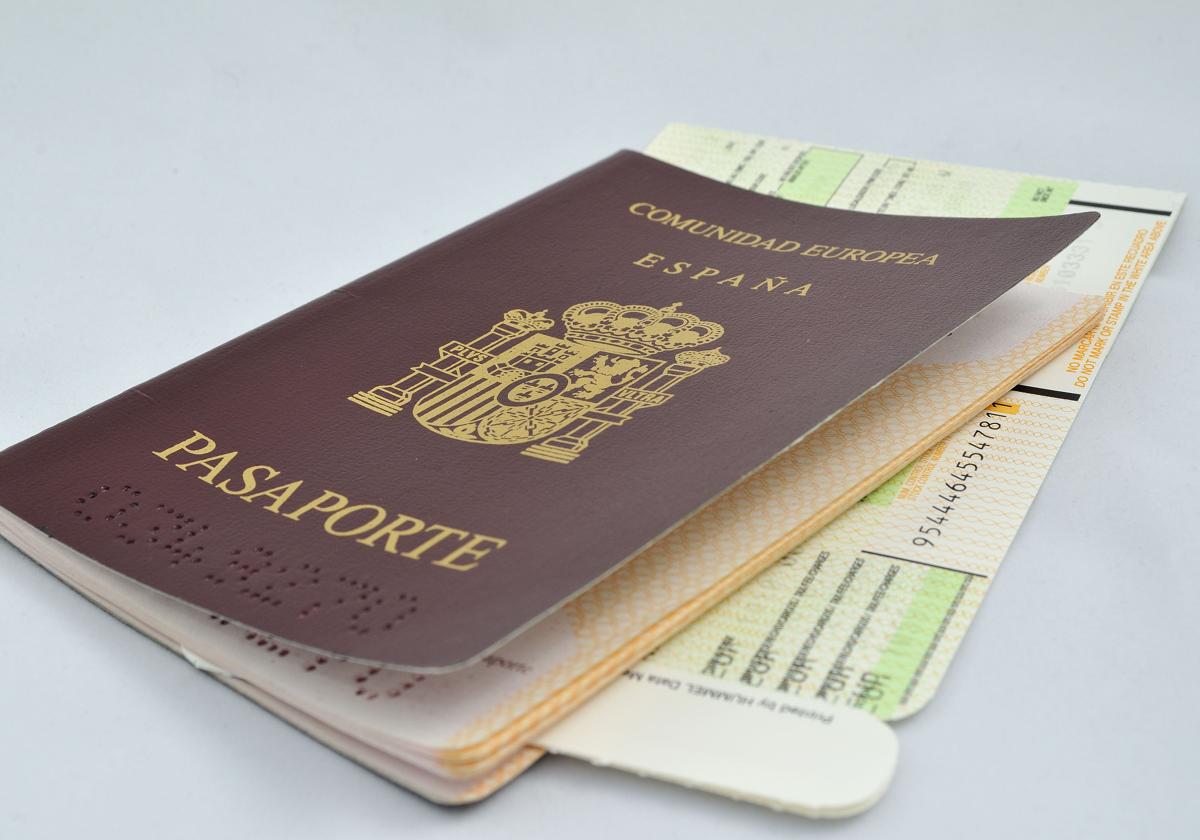 Entra en vigor el nuevo pasaporte de servicio | las provincias