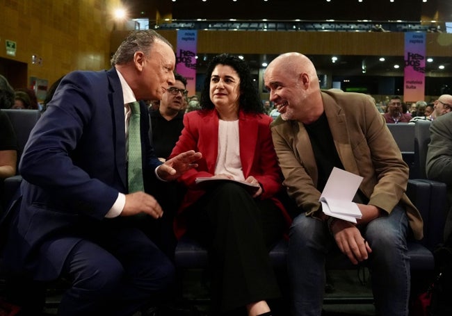 Ana García, junto a Salvador Navarro (CEV) y Unai Sordo (CC OO).