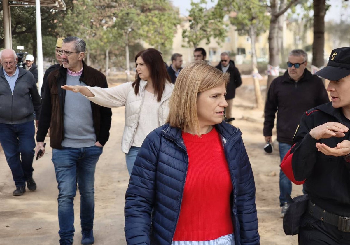 Pilar Bernabé, en una visita a los trabajos de recuperación tras la dana.