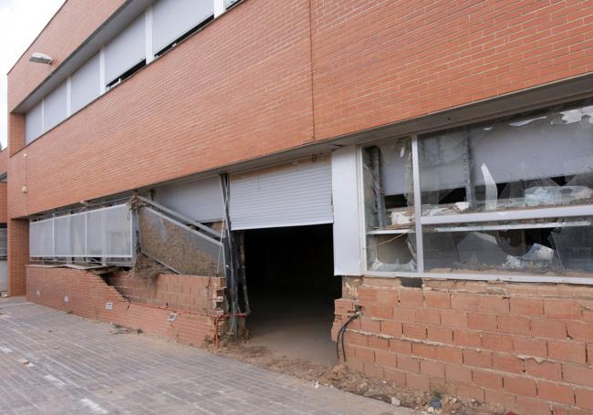 Exterior del IES Alameda donde se aprecian los daños.