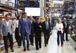 Un momento de la visita de Sánchez a la empresa de Riba-roja.