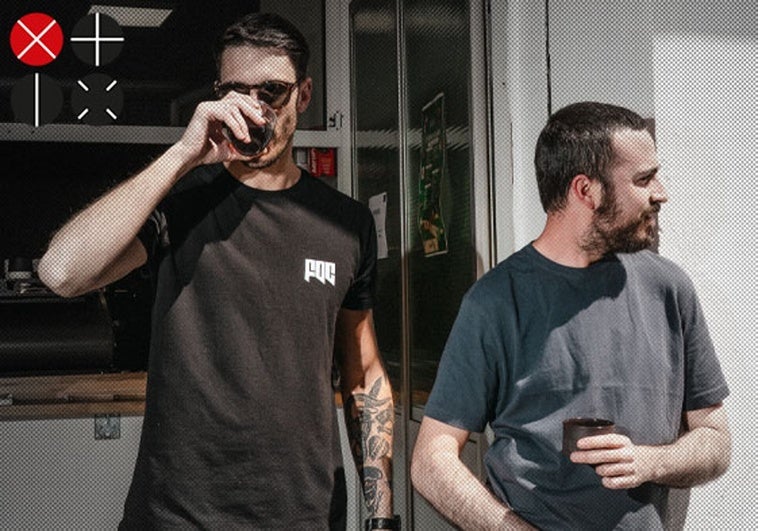 Víctor y Pablo, creadores de Foc, en su tostador de Patraix.