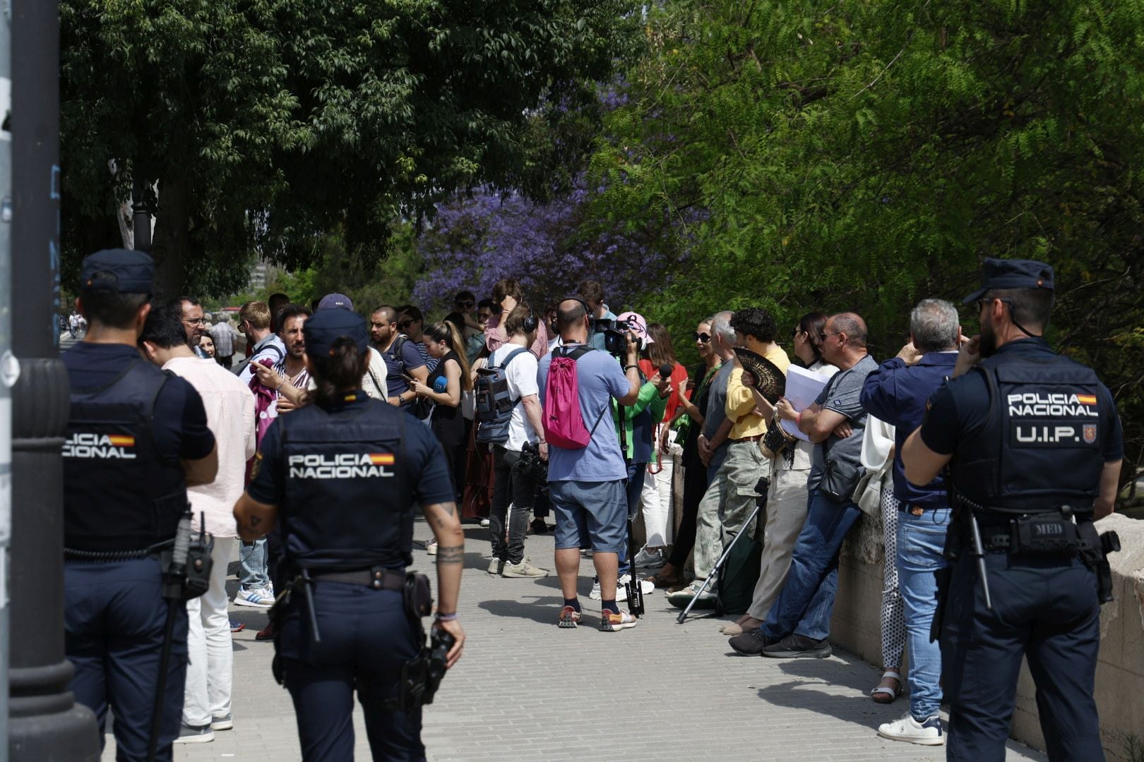 FOTOS | Protesta contra Sánchez durante su reunión con las víctimas de la dana en Valencia