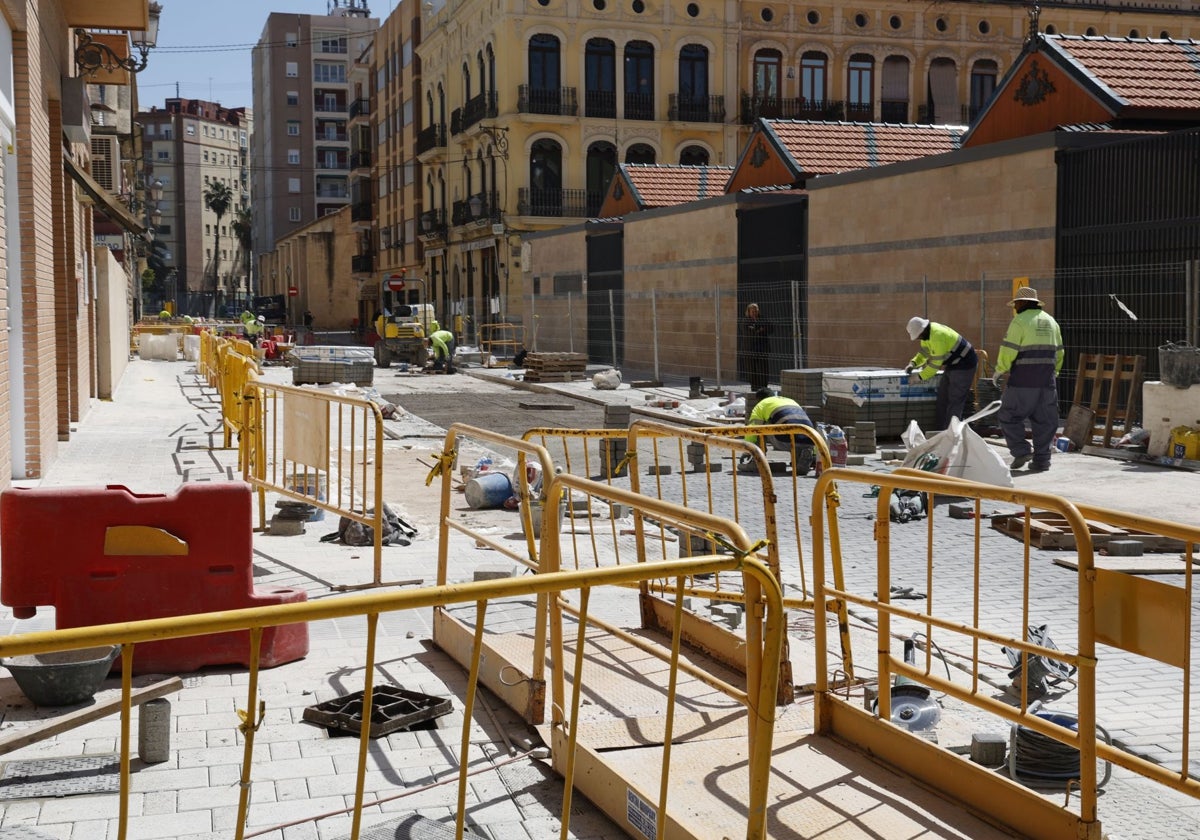 El Ayuntamiento de Valencia prorroga las obras del entorno del mercado del Grao paralizadas por las procesiones de Semana Santa