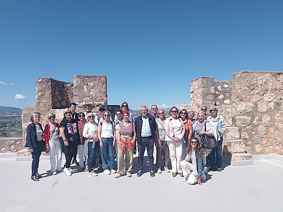 UNED Sénior de Dénia, Xàbia y Benidorm celebra el fin de curso con excursiones culturales y científicas