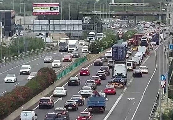 Atascos en la V-31 este jueves, 22 de mayo.