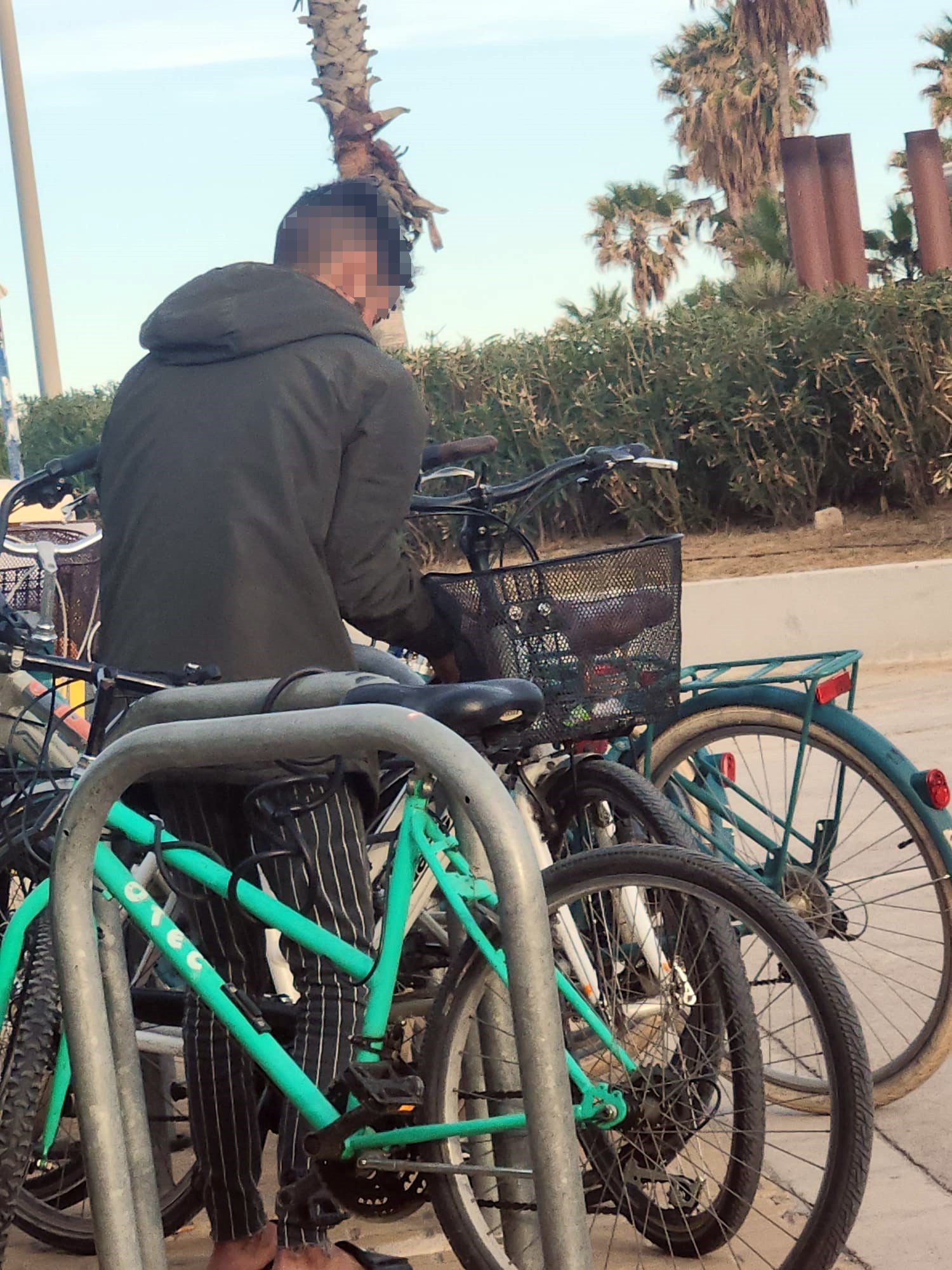 Así actúa la banda que roba bicis en Valencia: golpes de 2.000 euros, a plena luz del día y venta por lotes en mercadillos