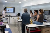 Momento de una de las clases formativas que han recibido los profesionales.