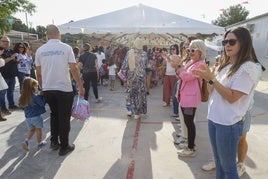Un momento de la entrada de los niños en el colegio.